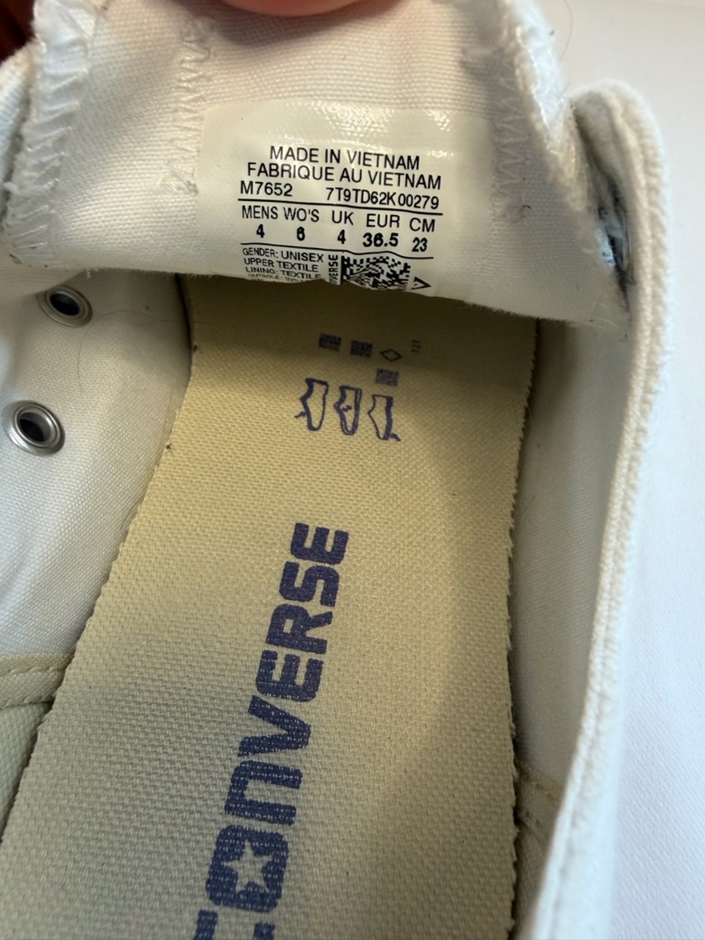 White Converse - Picture 3 of 4
